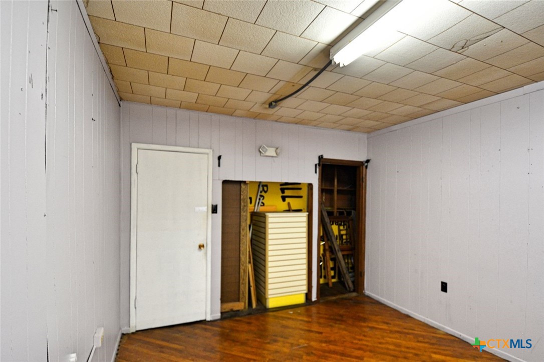 106 N Austin Street Property Photo 16