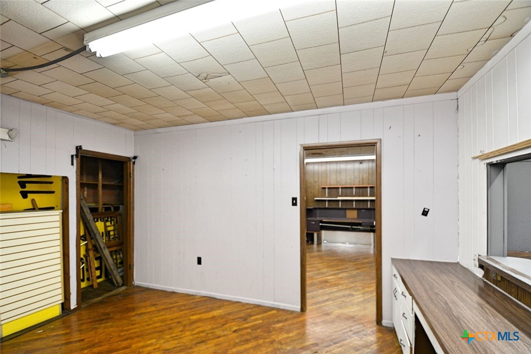106 N Austin Street Property Photo 17