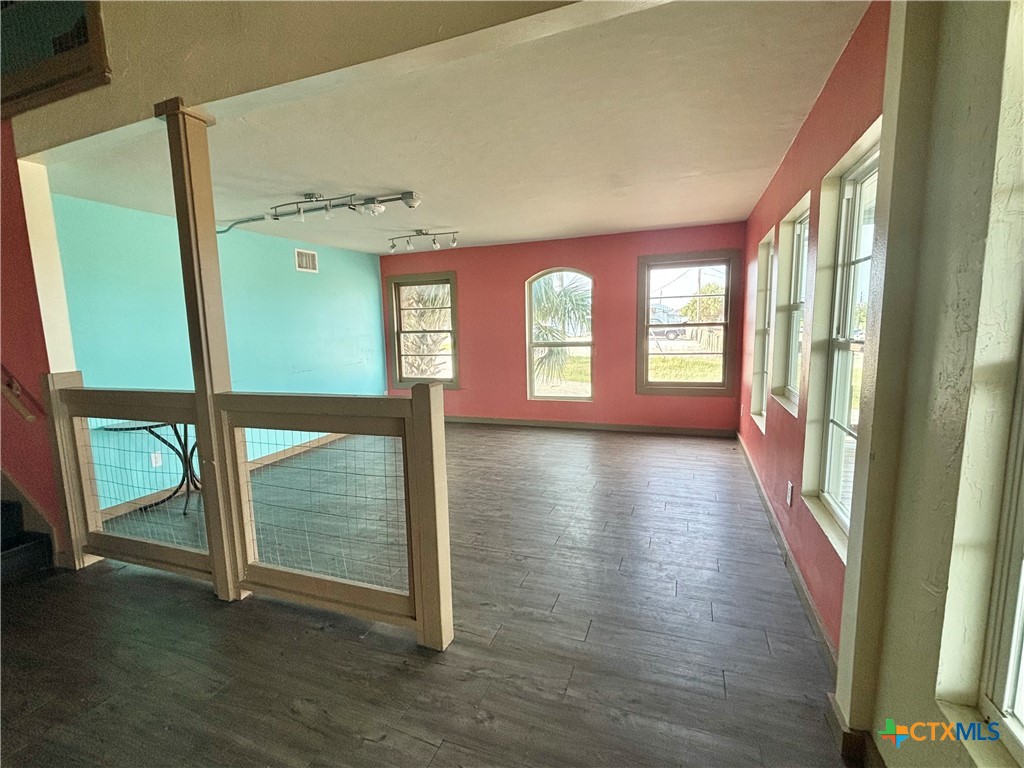 206 S Commerce Street Property Photo 18
