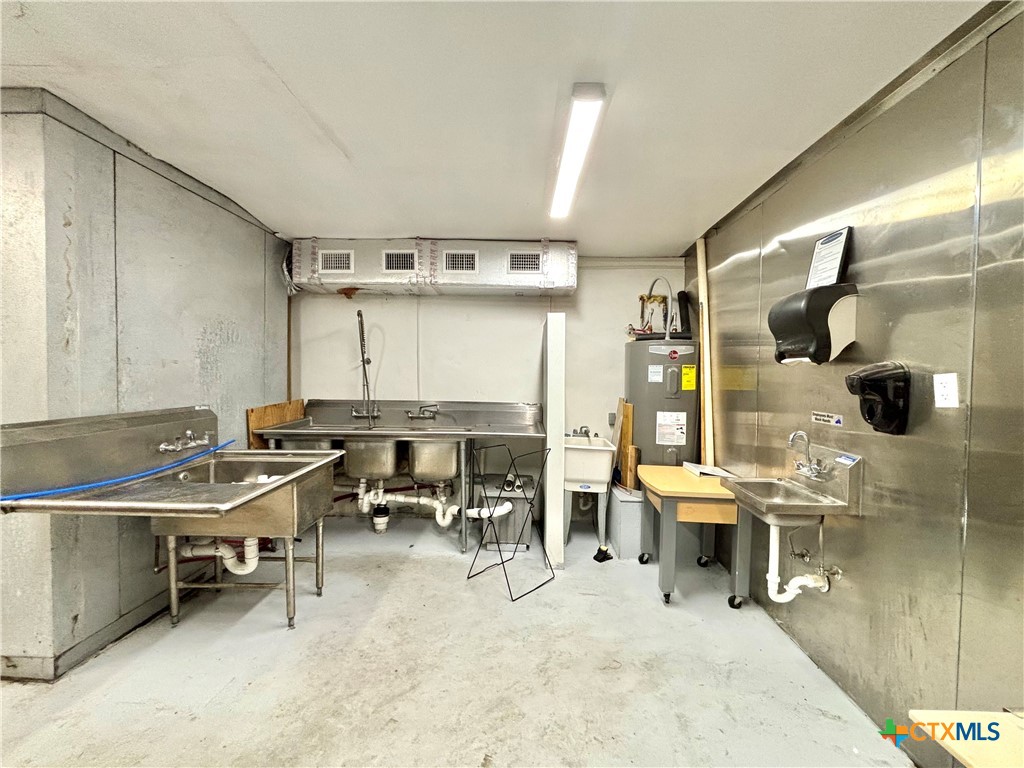 206 S Commerce Street Property Photo 26