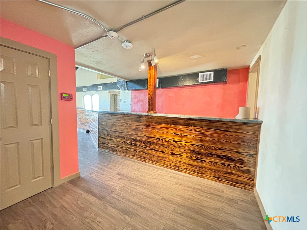 206 S Commerce Street Property Photo 29