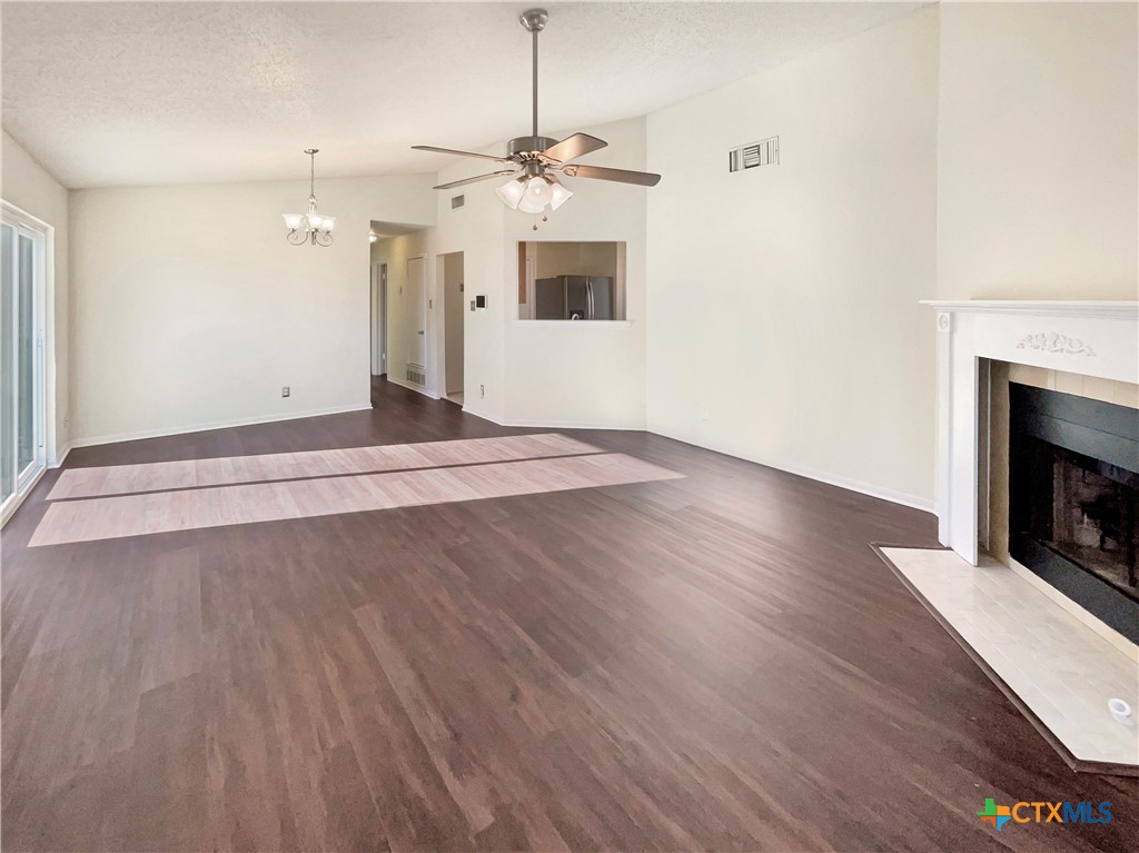 2405 Lago Trail Property Photo 3