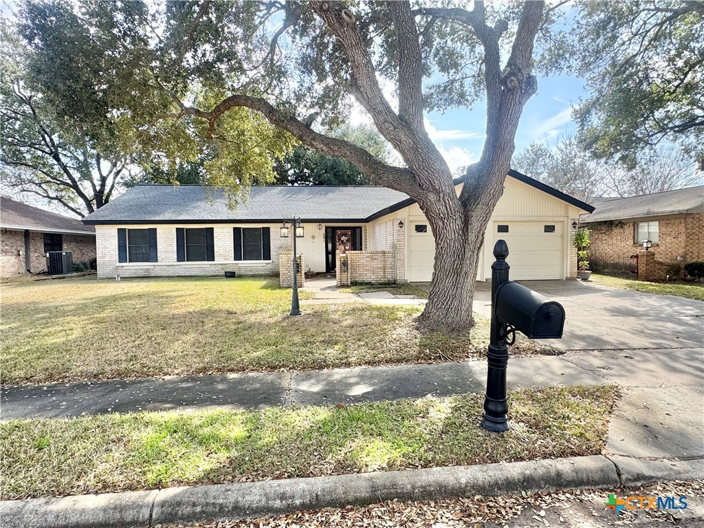 201 Castleway Street Property Photo 1