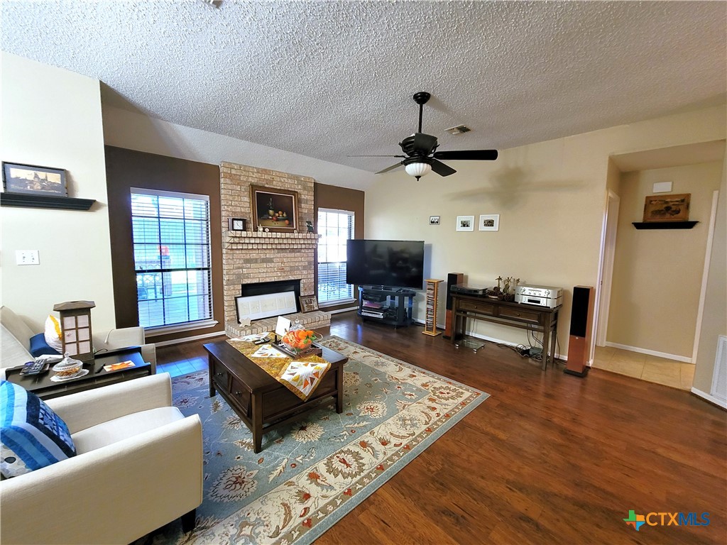 302 Cromwell Drive Property Photo 3