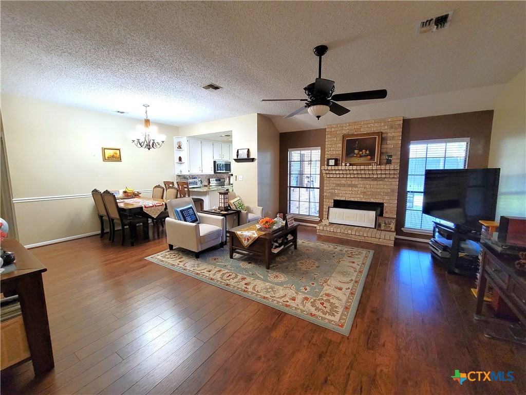 302 Cromwell Drive Property Photo 4