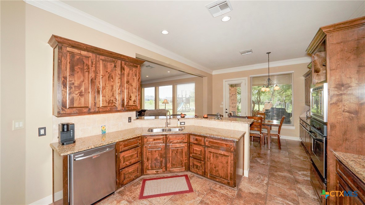 1414 Ledgebrook Property Photo 4