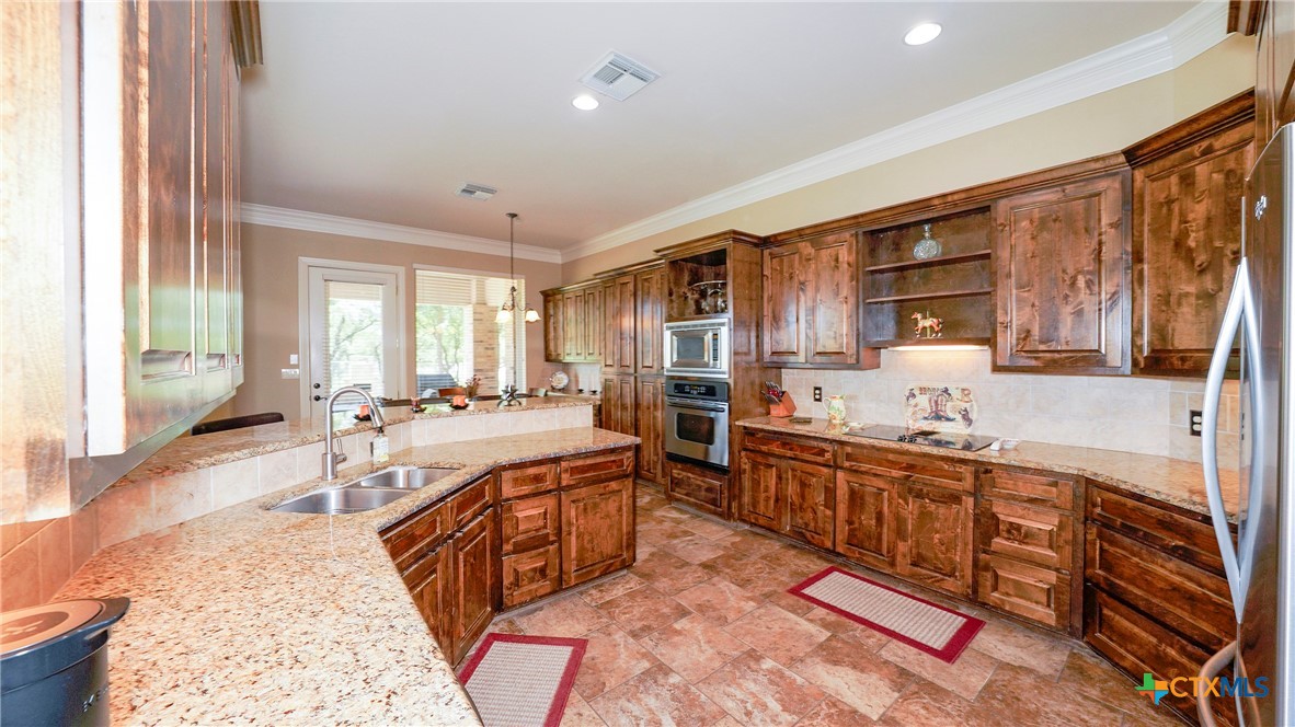 1414 Ledgebrook Property Photo 5