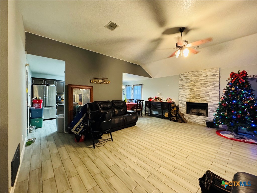 5703 Mandalay Property Photo 9