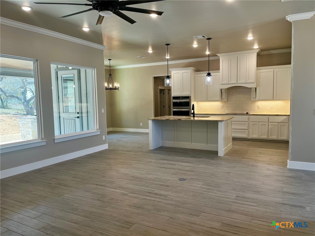 101 Dawna Len Property Photo 4