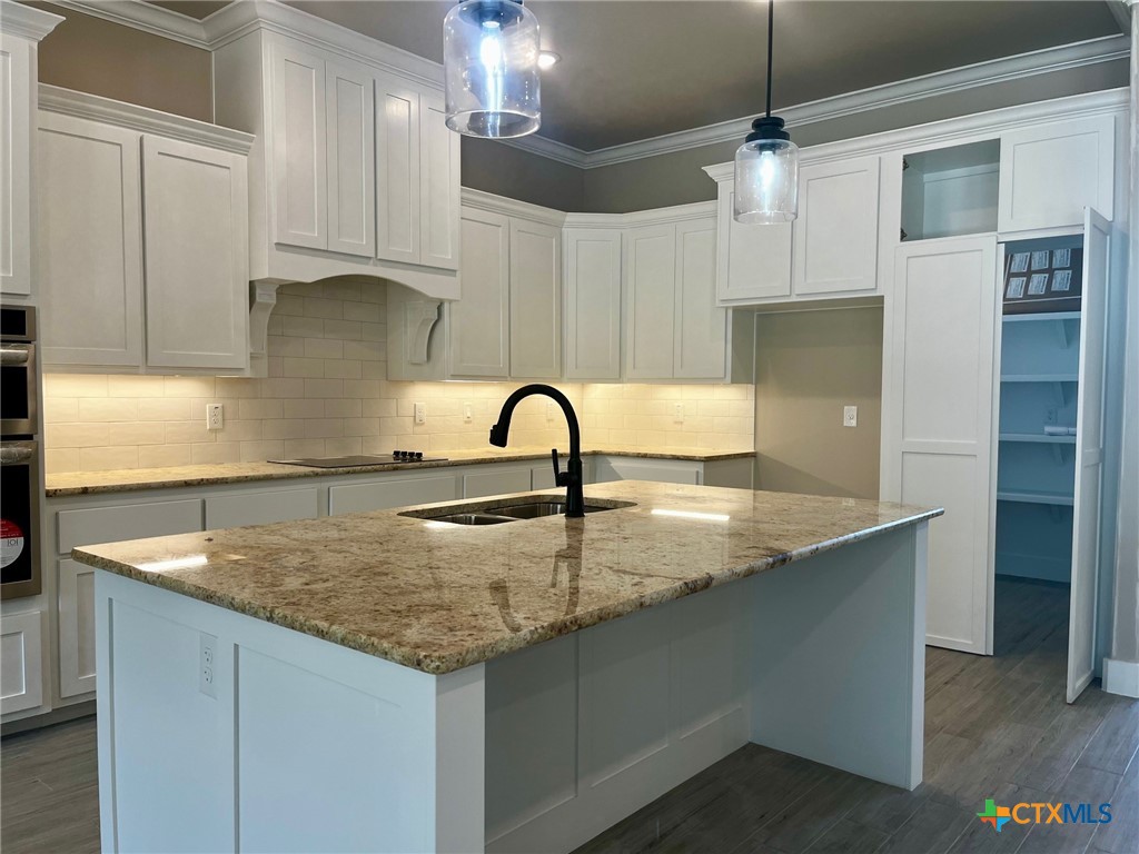 101 Dawna Len Property Photo 7