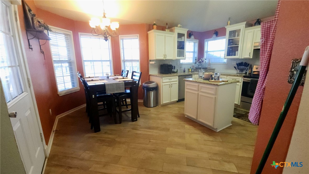 4107 Foster Lane Property Photo 2