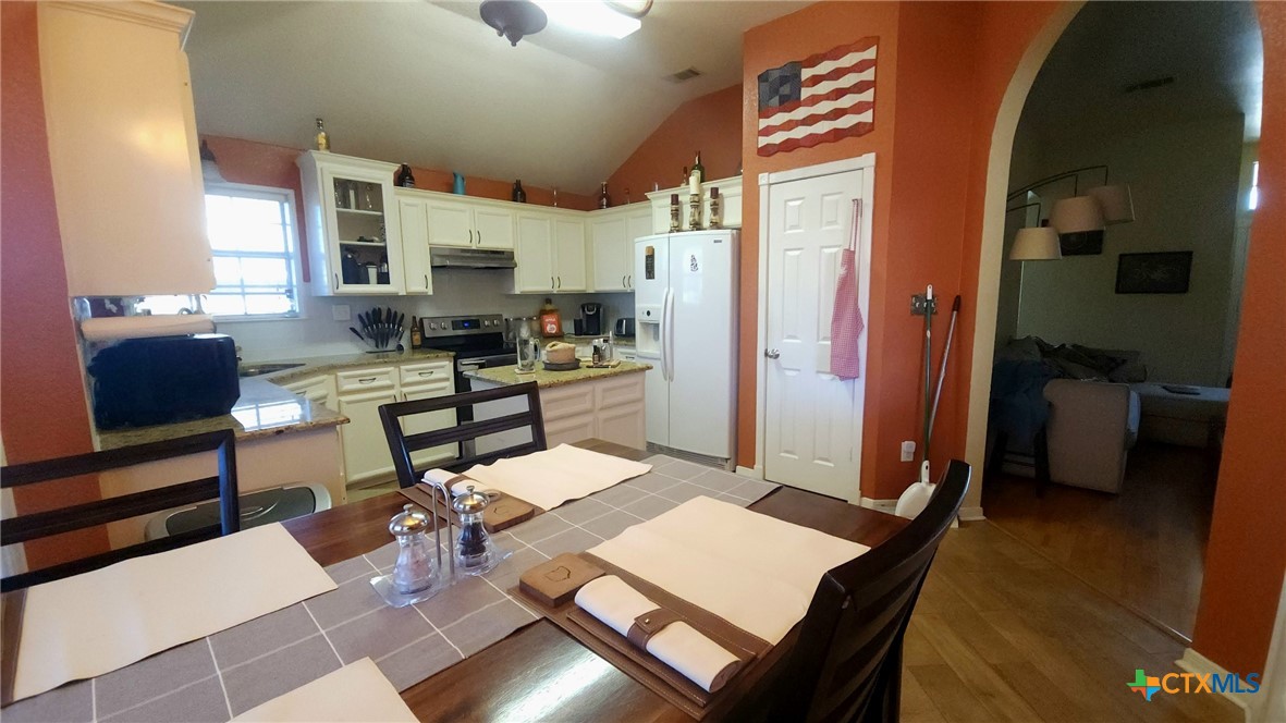 4107 Foster Lane Property Photo 3