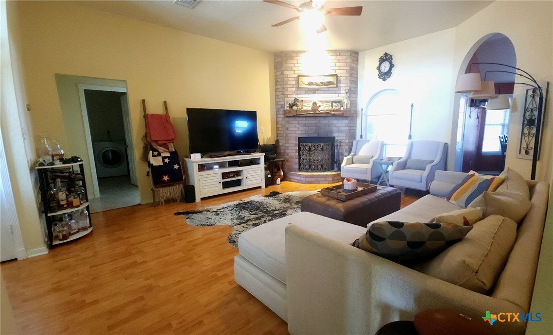 4107 Foster Lane Property Photo 6