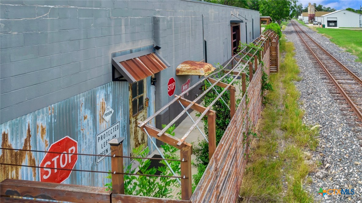 104 E Rio Grande Street Property Photo 3