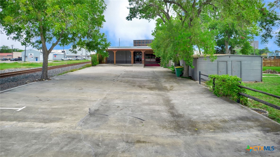 104 E Rio Grande Street Property Photo 5