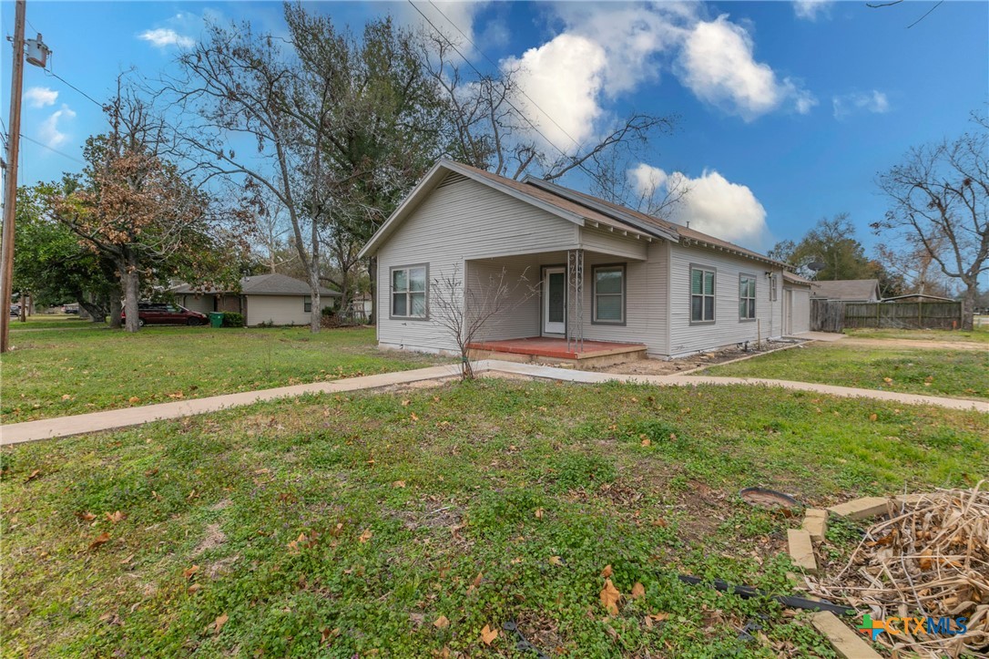 701 E 15th Street Property Photo