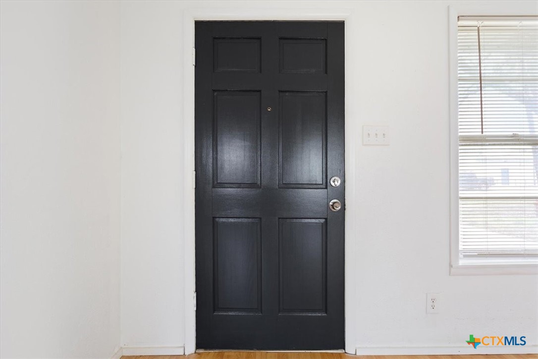 320 E Davilla Street Property Photo 5