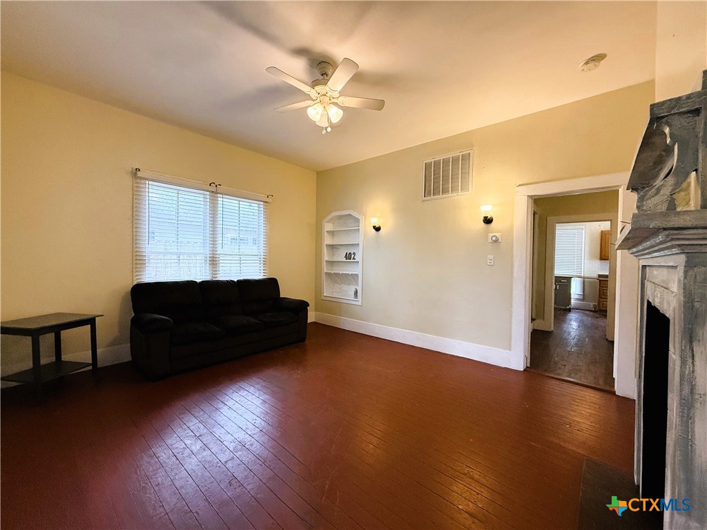 402 Alamo Street Property Photo 6