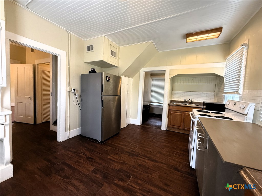 402 Alamo Street Property Photo 17