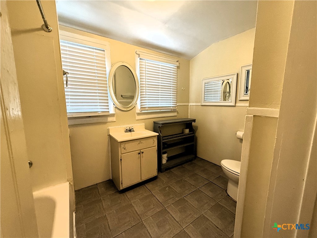 402 Alamo Street Property Photo 18