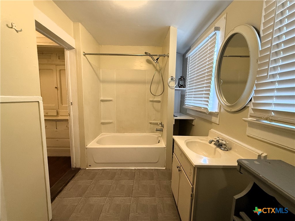 402 Alamo Street Property Photo 19
