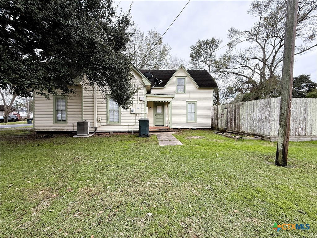 402 Alamo Street Property Photo 25
