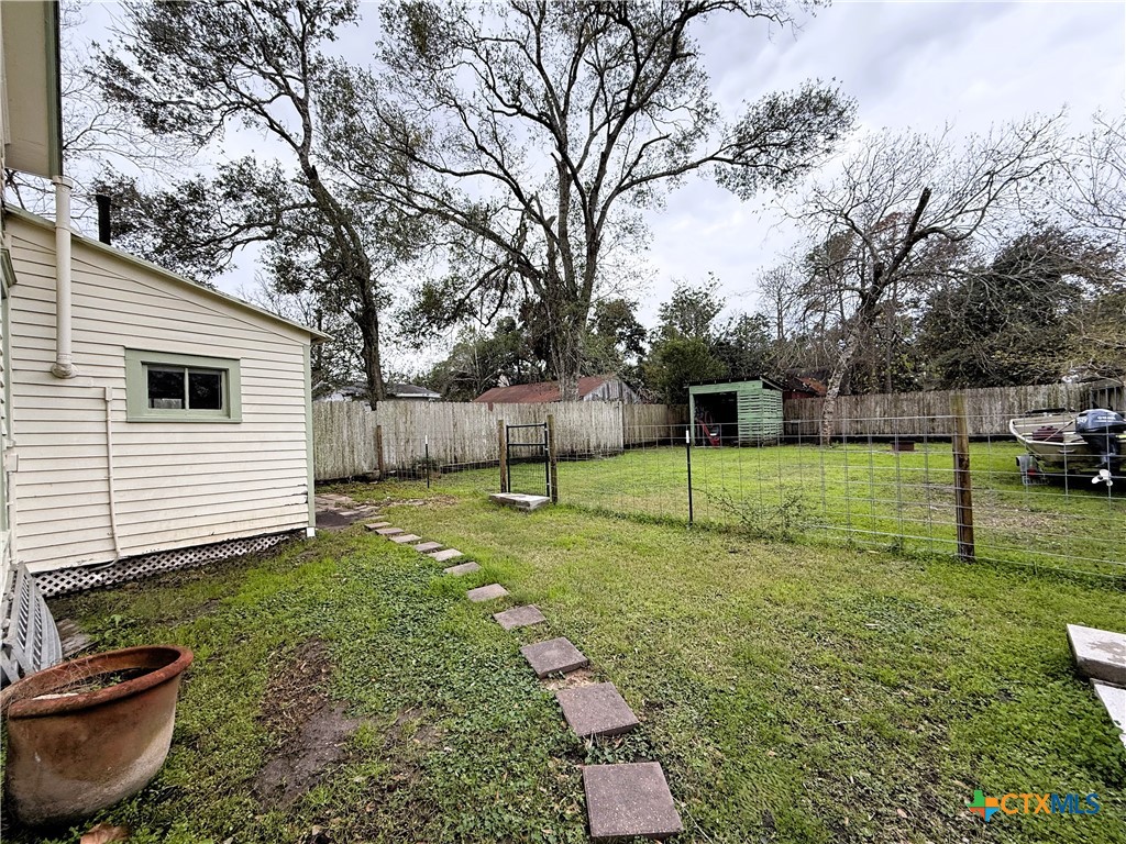 402 Alamo Street Property Photo 28