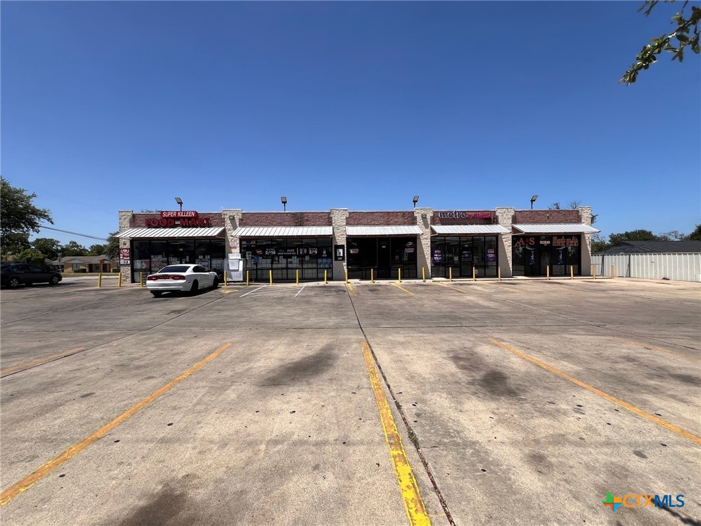 711 W Hallmark Avenue 200 Property Photo 1