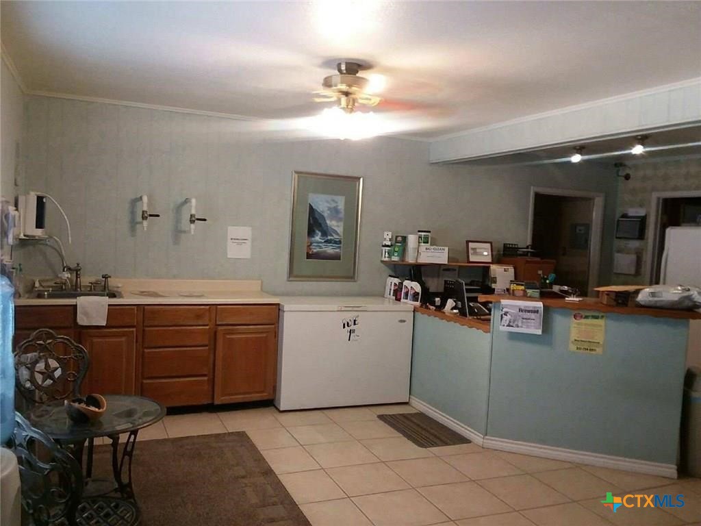 1819 S Chestnut Street Property Photo 3