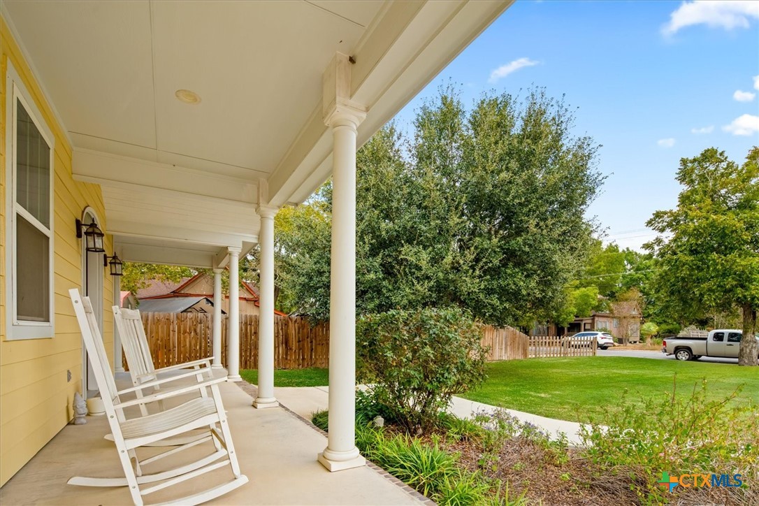 727 S Guadalupe Street Property Photo 2