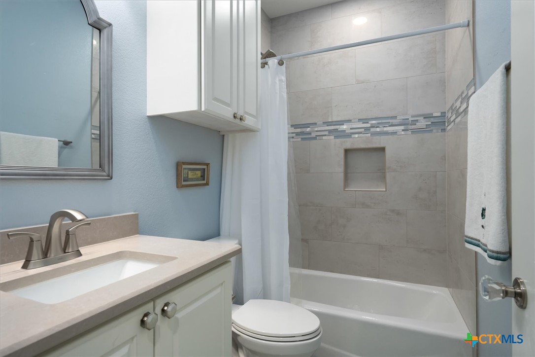 727 S Guadalupe Street Property Photo 25