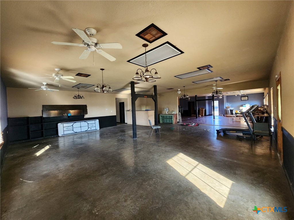 8190 E Us 190 Highway Property Photo 11