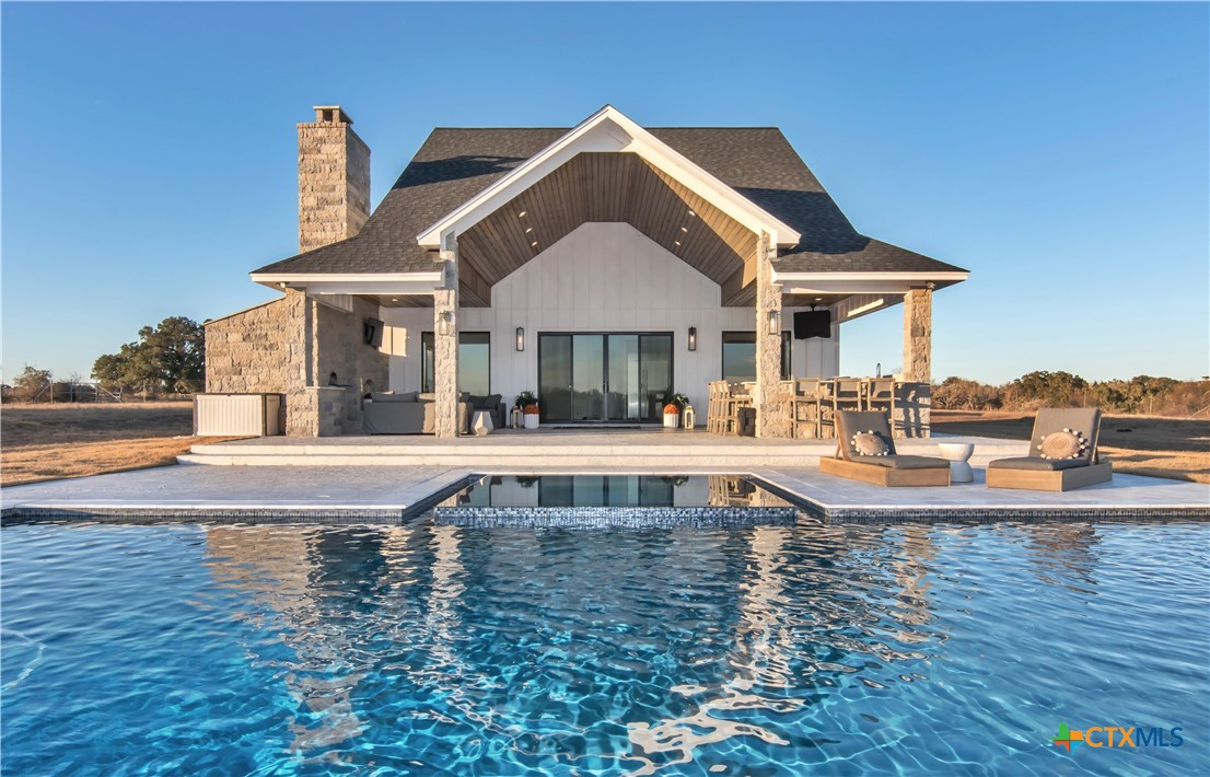 2122 County Road 324 Property Photo 1