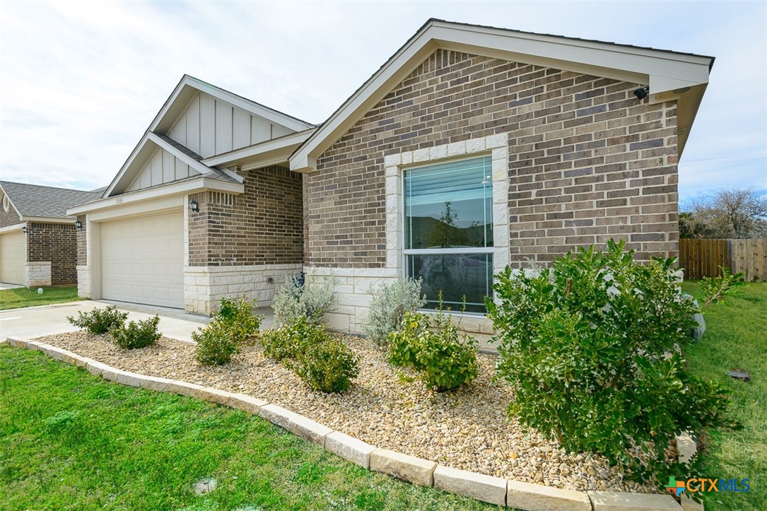 1004 Damascus Drive Property Photo 1