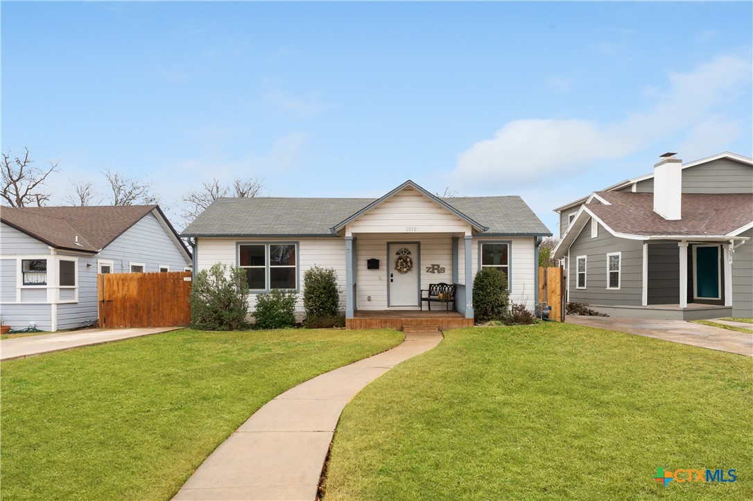 2010 W Woodlawn Avenue Property Photo