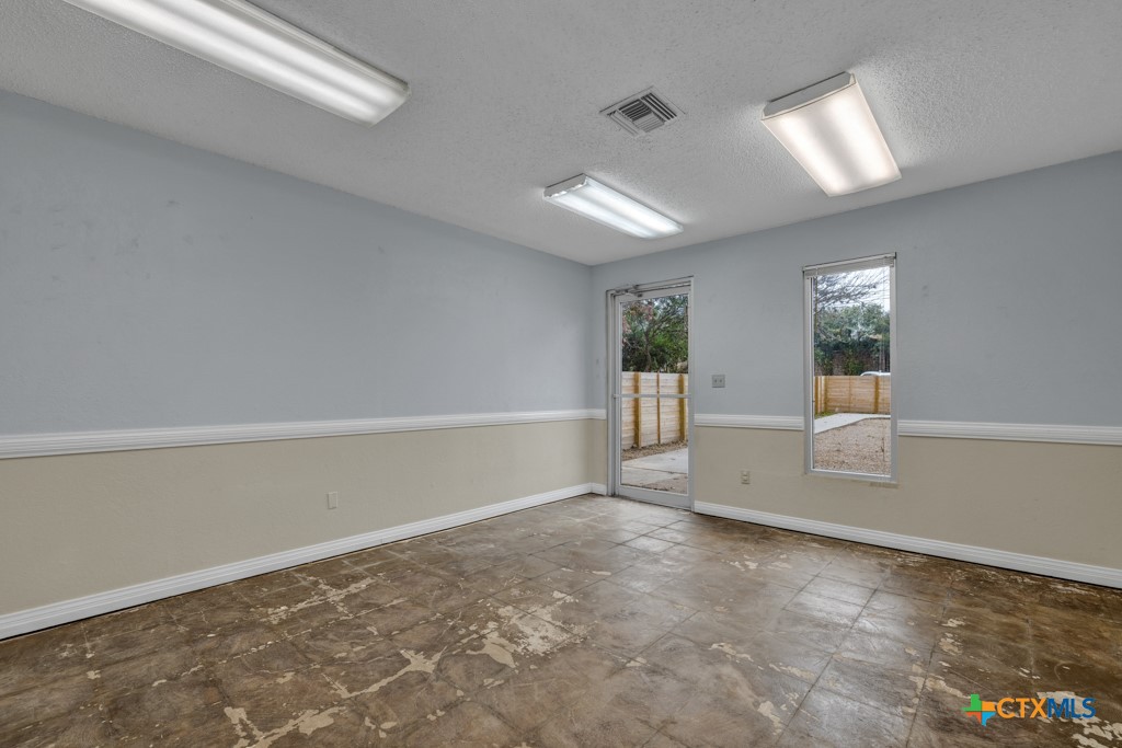 715 W Hopkins Street Property Photo 22