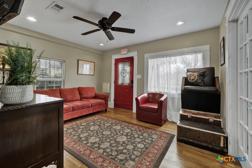 608 S Guadalupe Street Property Photo 5