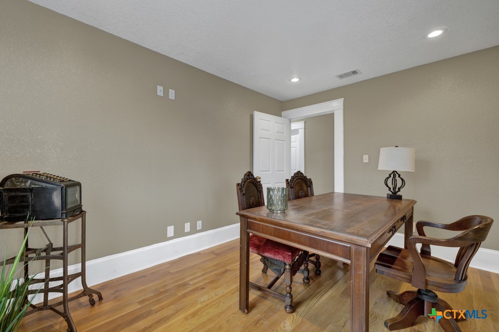 608 S Guadalupe Street Property Photo 14