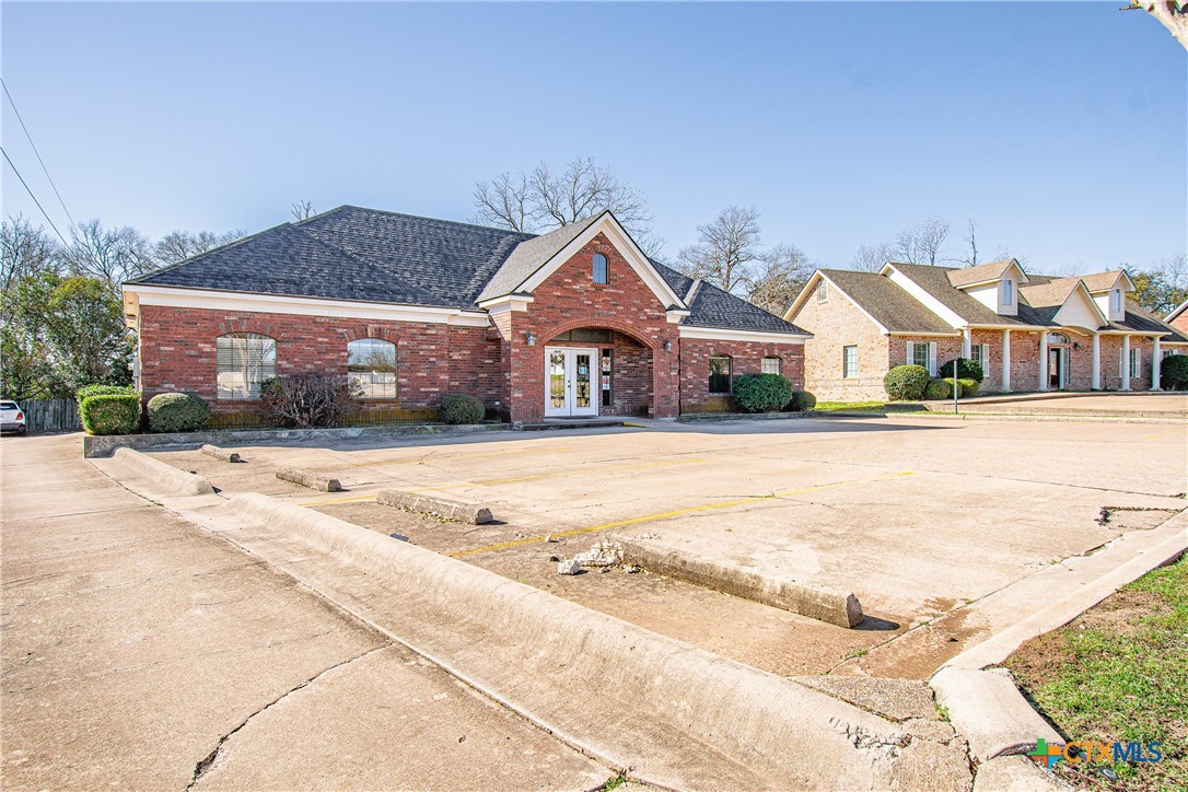 2213 Birdcreek Terrace Property Photo 2