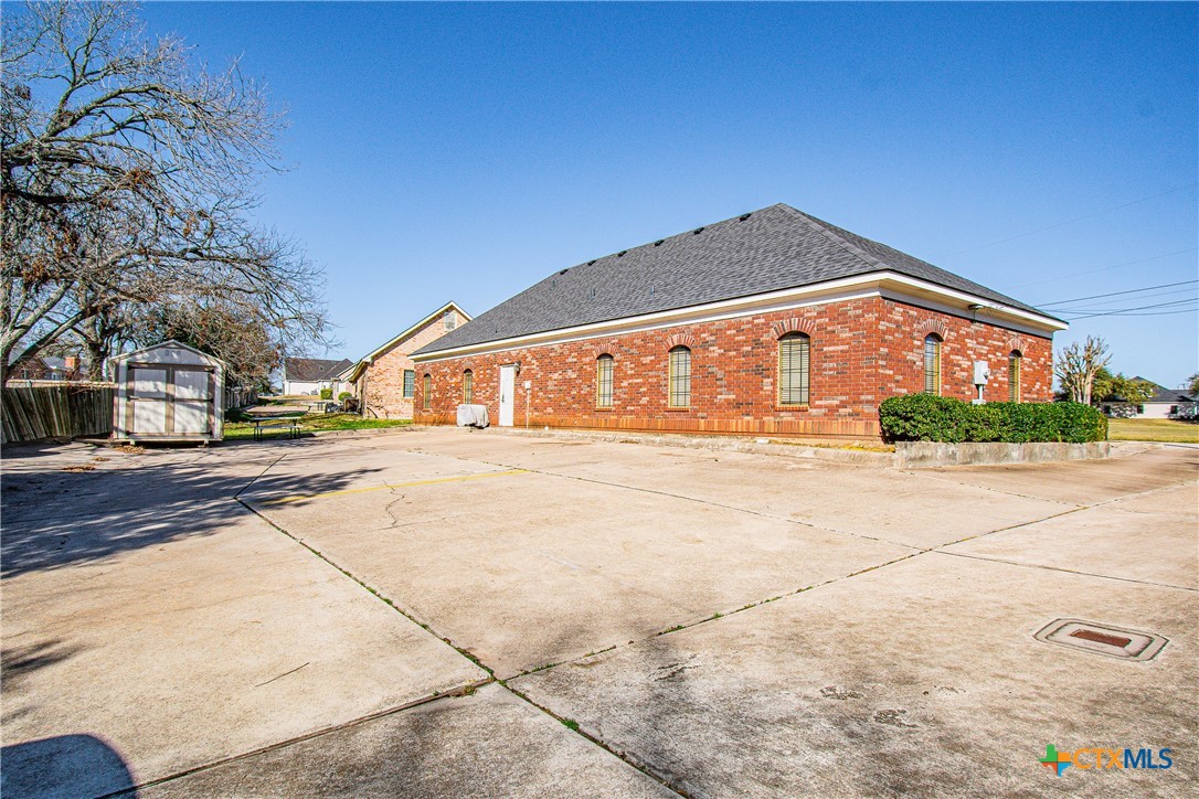 2213 Birdcreek Terrace Property Photo 3