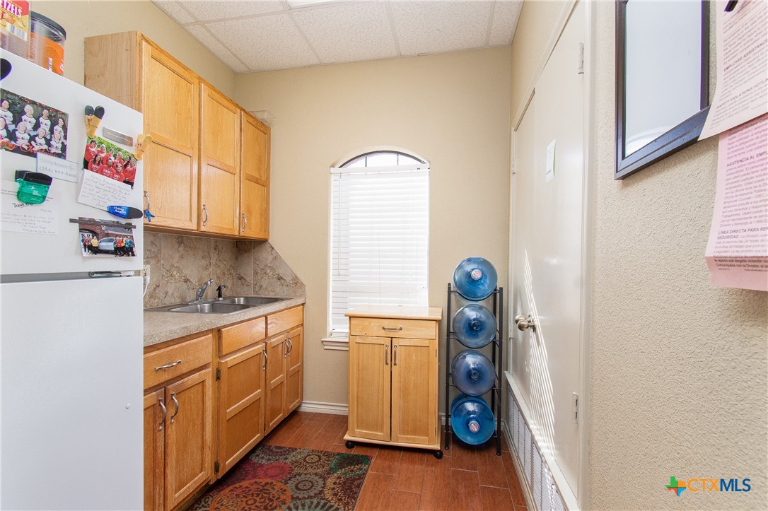 2213 Birdcreek Terrace Property Photo 5
