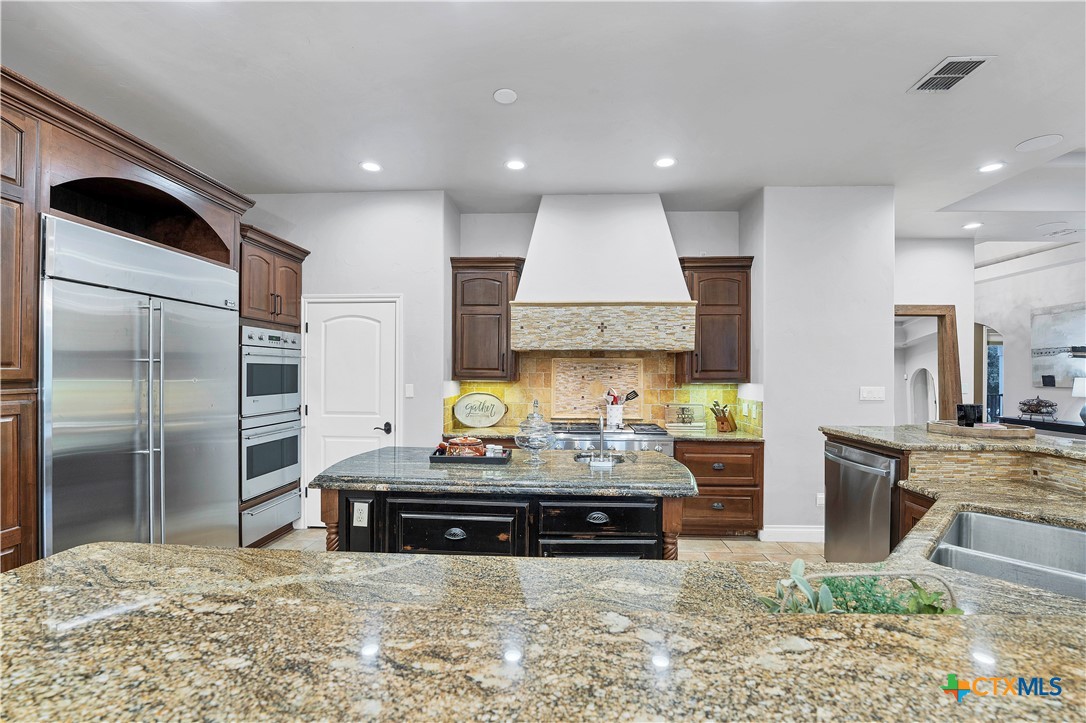 514 Woodlake Drive Property Photo 12