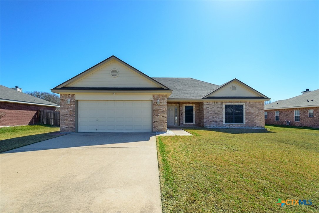 203 River Springs Parkway Property Photo 1