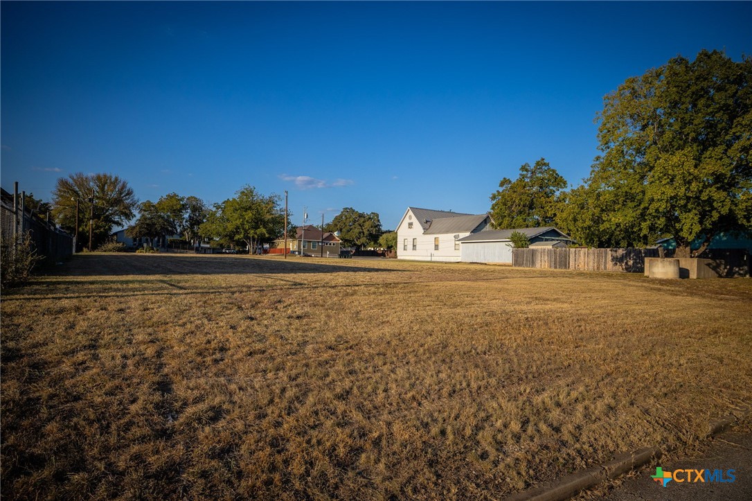 515 E Donegan Property Photo 3