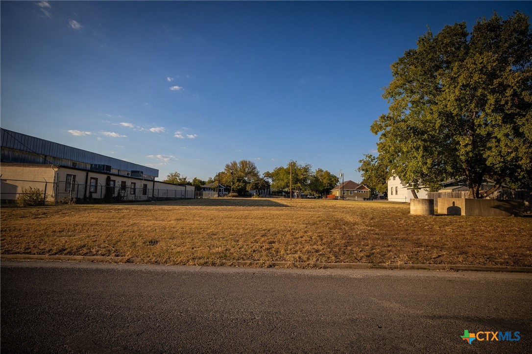 515 E Donegan Property Photo 4