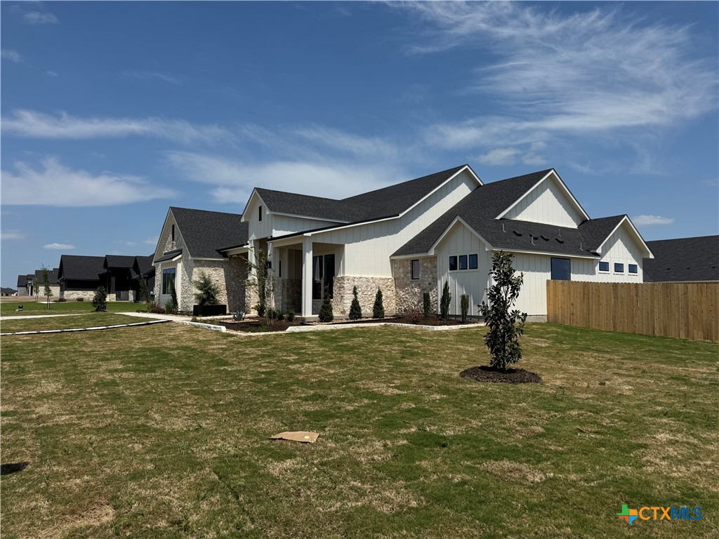 6806 Lacey Oaks Road Property Photo 2