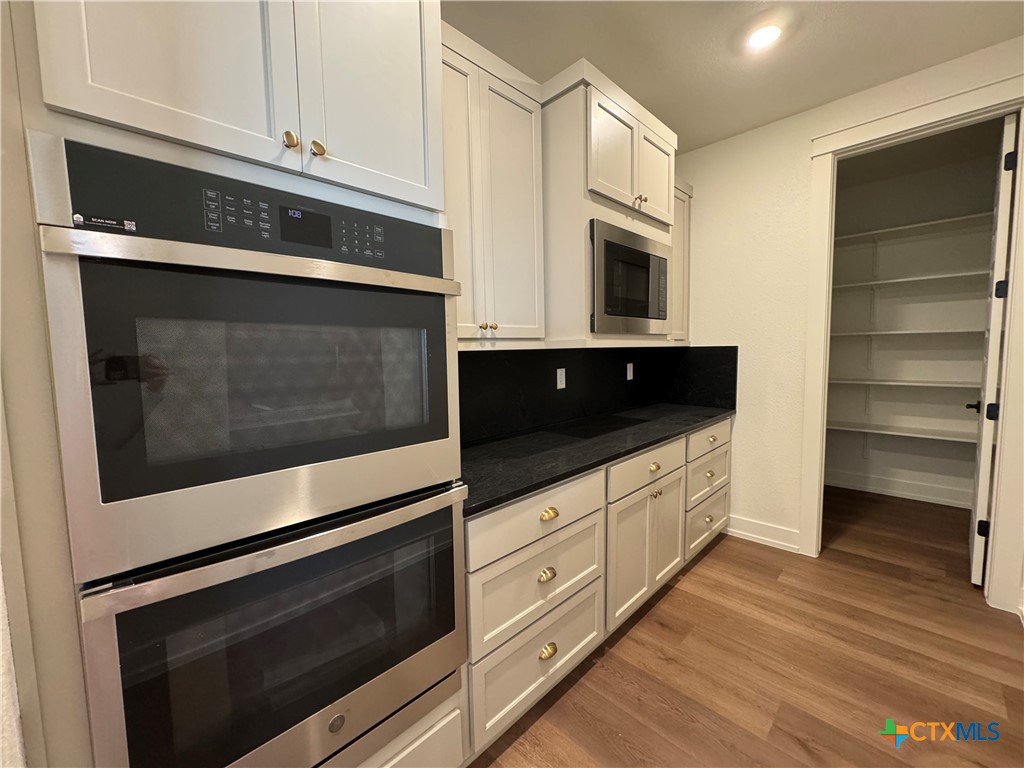 6806 Lacey Oaks Road Property Photo 8