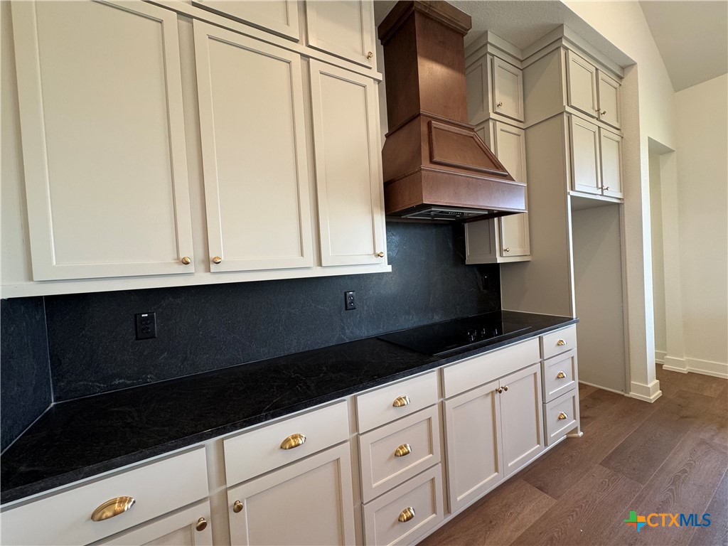 6806 Lacey Oaks Road Property Photo 10