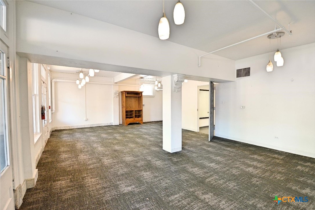 217 S River Street 300 Property Photo 11