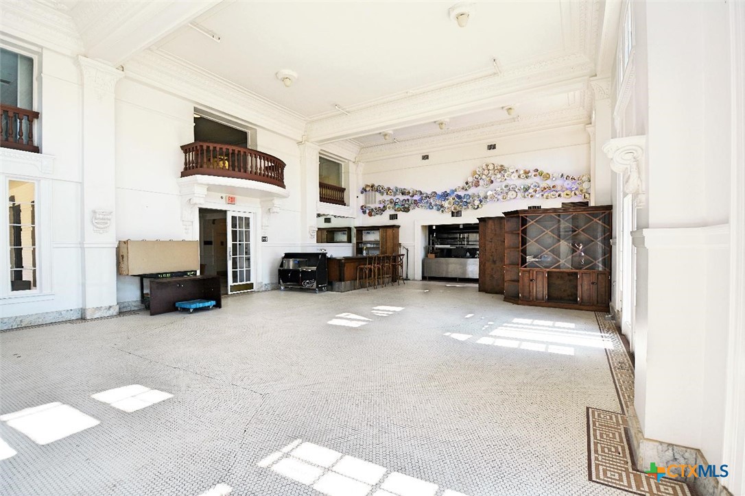 217 S River Street 300 Property Photo 18